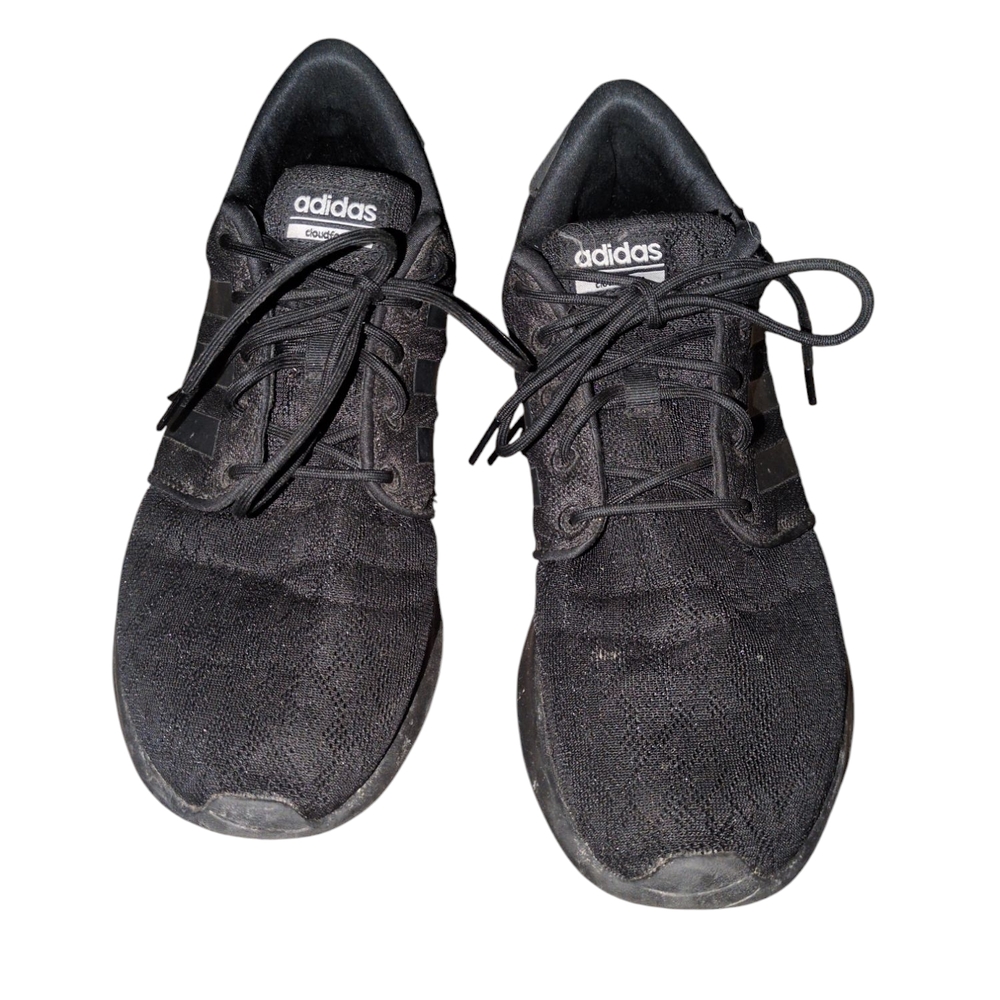 Sleek Black Athletic Shoes with Breathable Mesh and Cushioned Sole